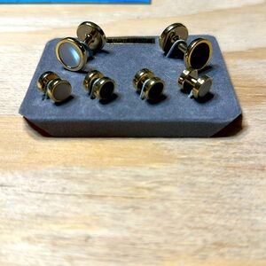 Reversible cuff links and buttons
